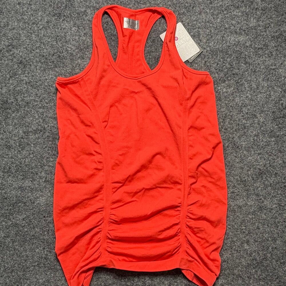 NWT Athleta Unstinkable Racerback Tank Top Women’s M‎ Coral Orange Seamless